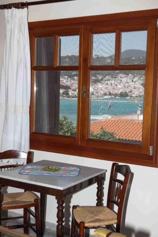 Pleoussa Studio And Apartments Bandar Skopelos Bilik gambar